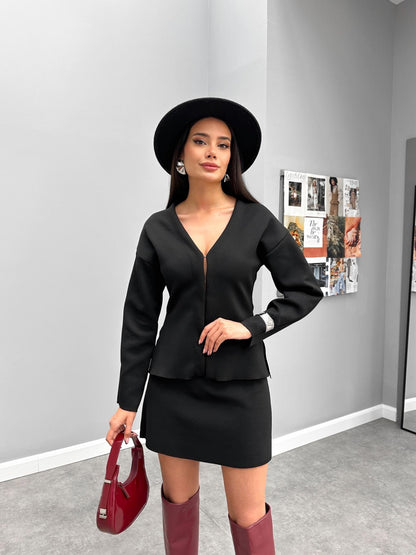 طقم بليزر مع تنورة اسود - KP1136