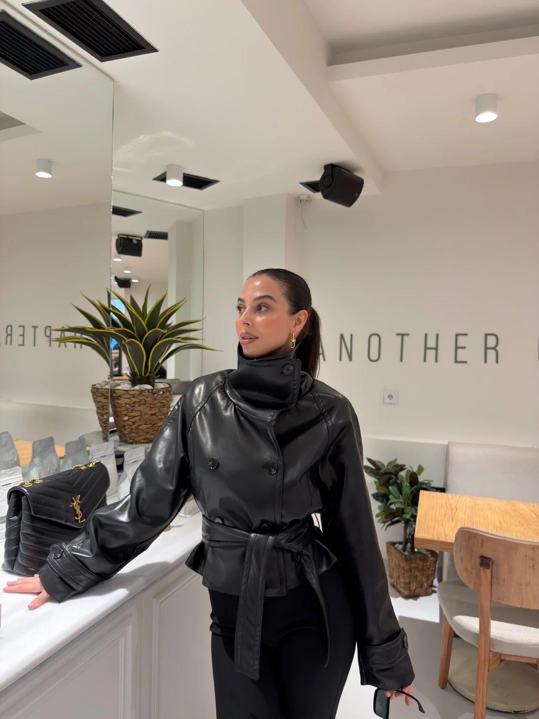 جكيت جلد اسود - KP7103