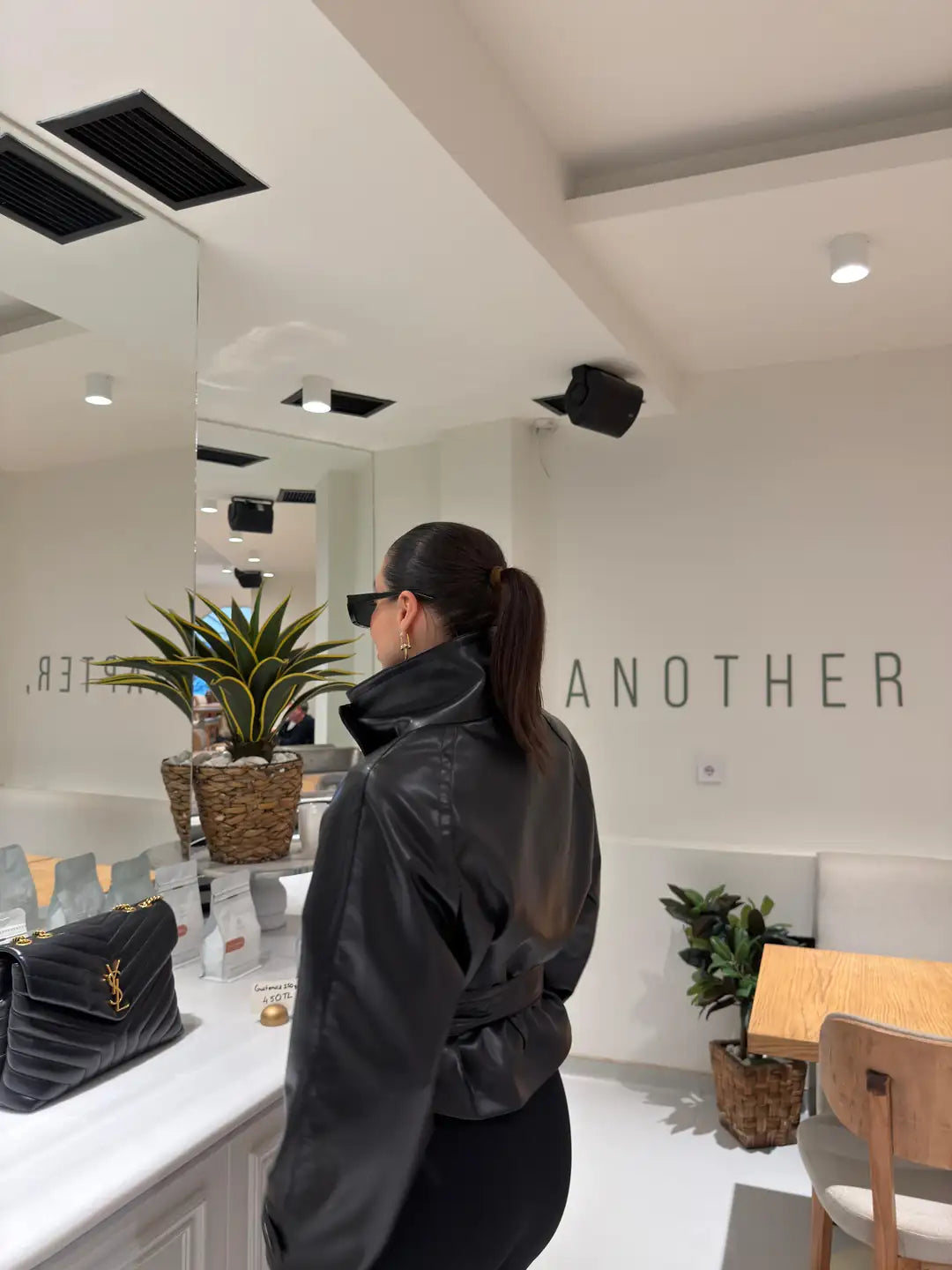 جكيت جلد اسود - KP7103