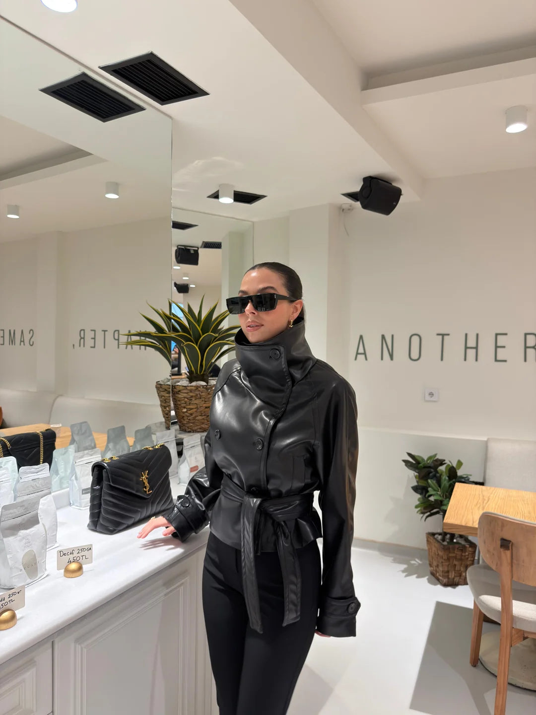 جكيت جلد اسود - KP7103