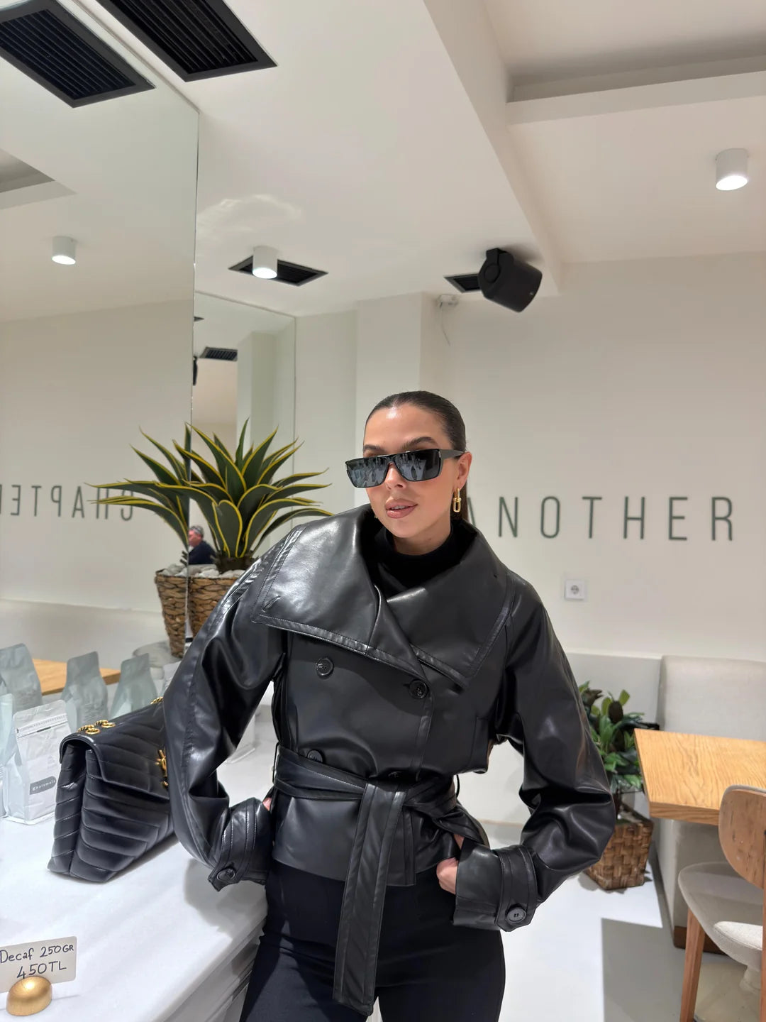 جكيت جلد اسود - KP7103