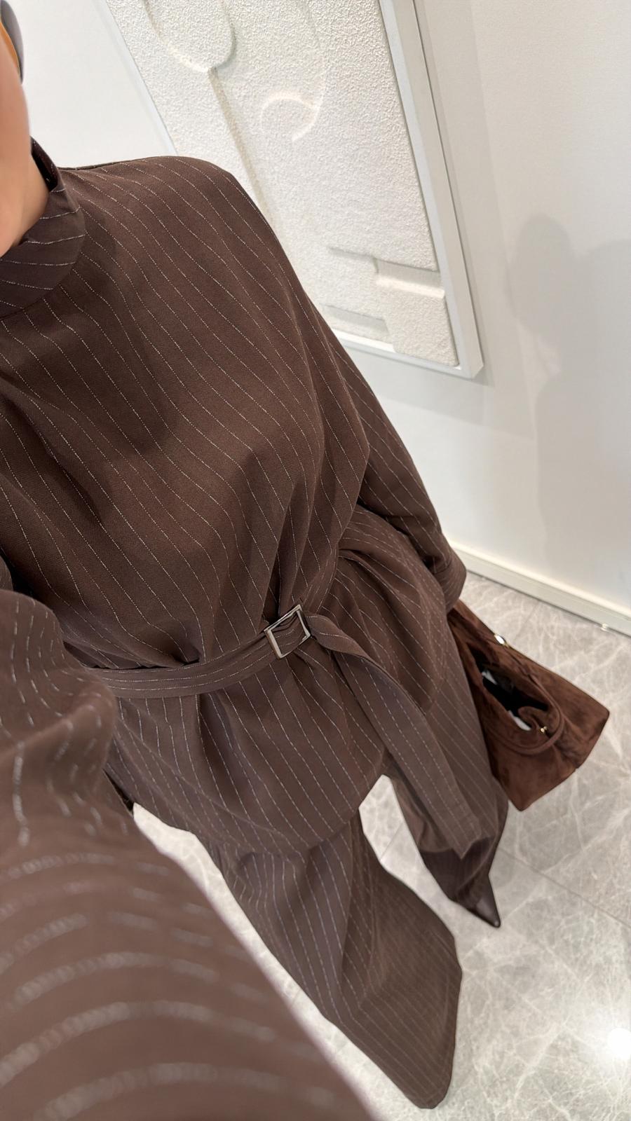 طقم بني مخطط بحزام - KP1452