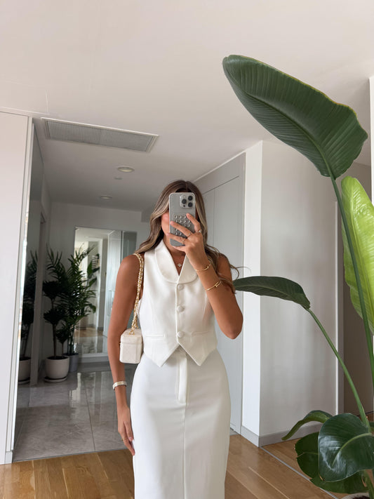 طقم ڤيست مع تنورة ابيض - KP1359